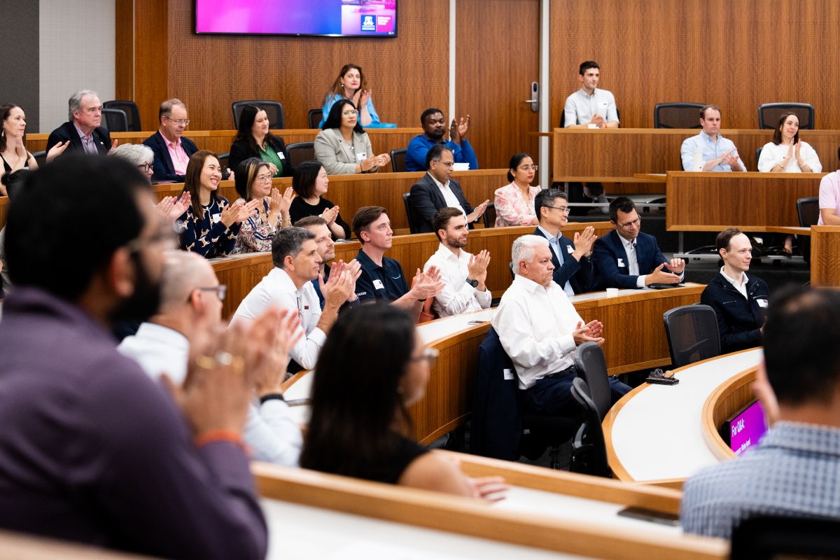 Alumni Evenings with Onur Ozgur crowd